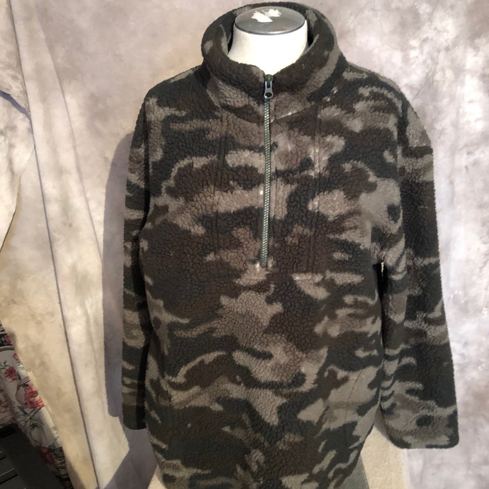 KOOLABURRA  BY UGG BRUSHED BACK SHERPA PULLOVER CAMO LARGE